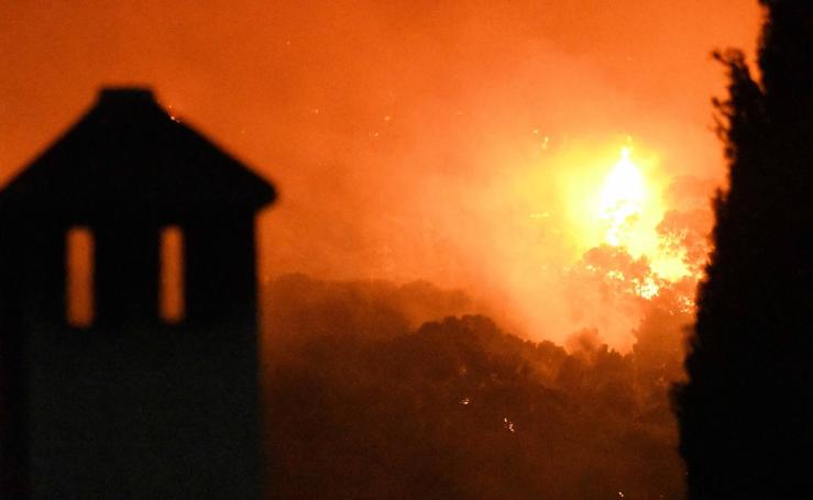 Las imágenes del incendio forestal de Casares