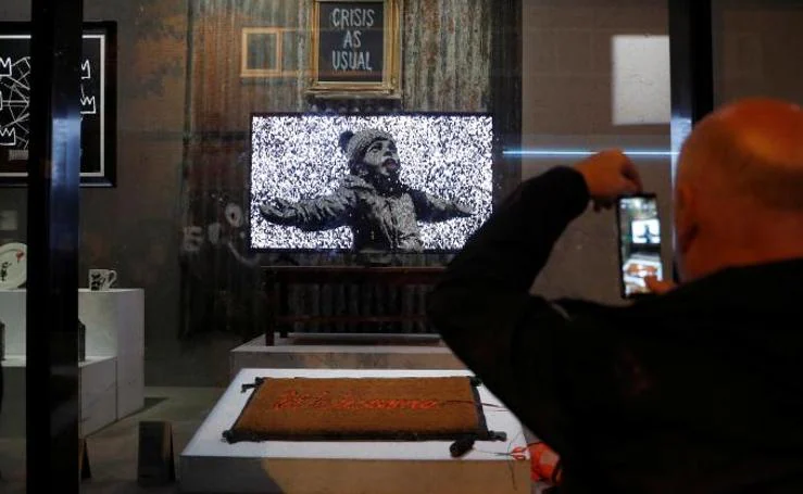 El enigmático Banksy vende sus creaciones en una tienda temporal en Londres