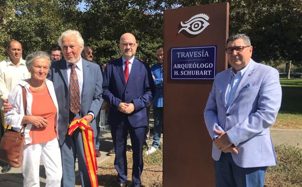 Torre del Mar dedica una travesía al arqueólogo alemán Hermanfrid Schubart