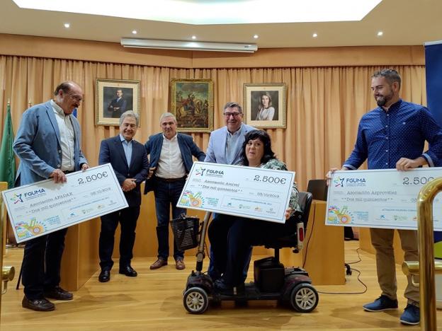 Donan a tres asociaciones 7.500 euros recaudados en los Cursos de Verano