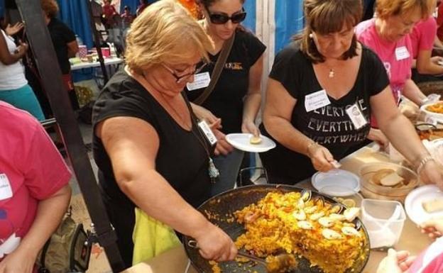 Rincón de la Victoria organiza el VI Concurso Benéfico de Paellas a favor de la lucha contra el cáncer de mama