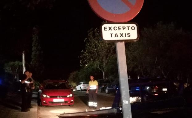 Siembra el pánico al circular borracho a toda velocidad por el recinto exterior del Hospital Comarcal de Vélez-Málaga