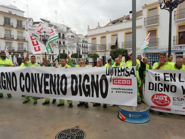 Rincón y Torrox siguen sin despejar el futuro de sus servicios de limpieza