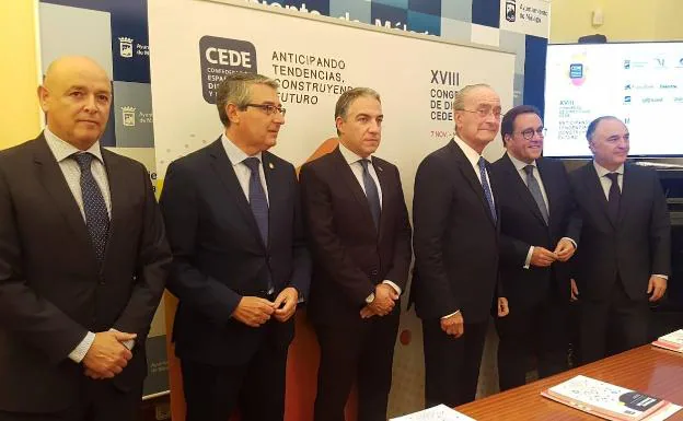 Banderas, Solana y los dirigentes de la CEOE, Repsol, Seat y La Caixa participarán en un congreso de ejecutivos en Málaga