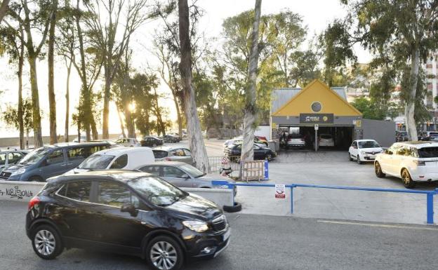 La Policía Local precinta el 'parking' frente a los Baños del Carmen