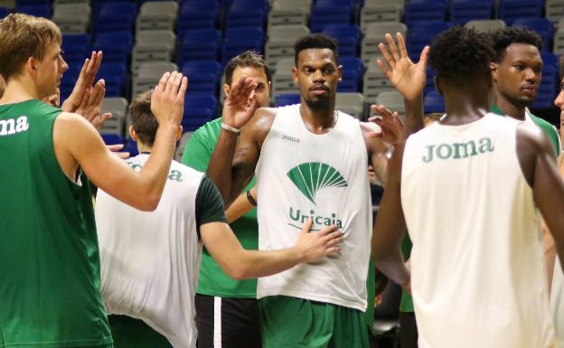 El Unicaja, a sacar partido de la depresión europea del Valencia