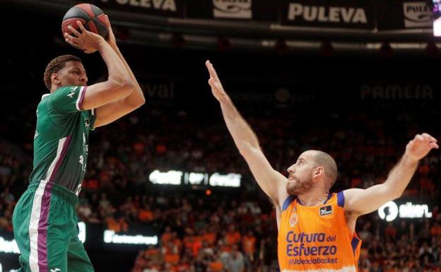 Recital defensivo del Unicaja para ganar en Valencia (63-79)