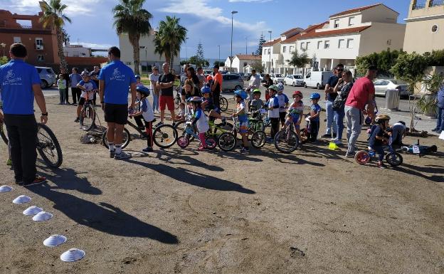 Vecinos de Benajarafe vuelven a movilizarse en contra de la venta de una parcela municipal