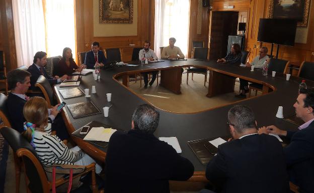 El Ayuntamiento se reúne con el tejido empresarial para potenciar la inversión en Marbella