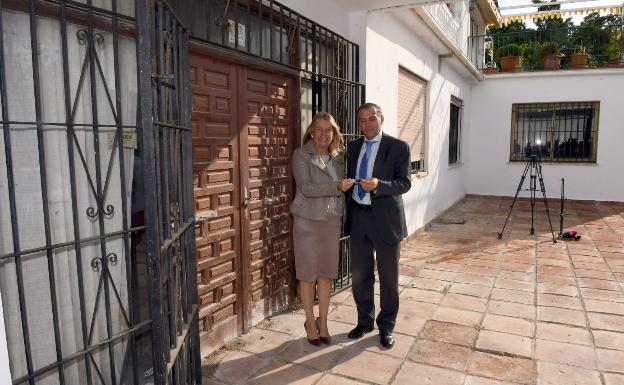 El Ayuntamiento toma posesión de 13 locales para destinarlos a consultorio médico en Las Chapas