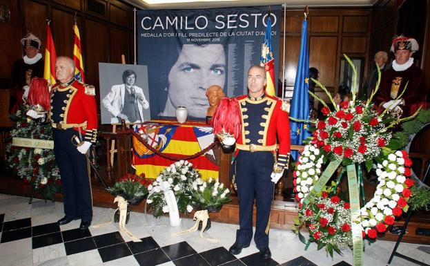 Alcoy recibe las cenizas de Camilo Sesto