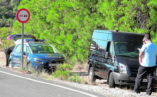 Hallan un cadáver con al menos cuatro tiros en la carretera entre Marbella e Istán