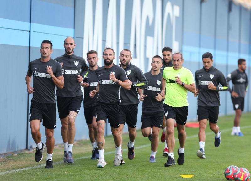 Sesión de trabajo del Málaga tras ganar al Oviedo