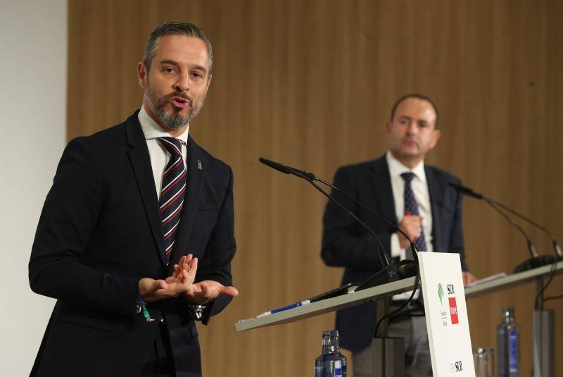 El consejero de Hacienda, Juan Bravo, en el Foro SUR