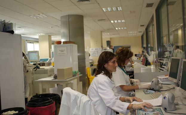 Csif denuncia falta de personal en el laboratorio del Clínico y el Satse, escasez de matronas en el Materno