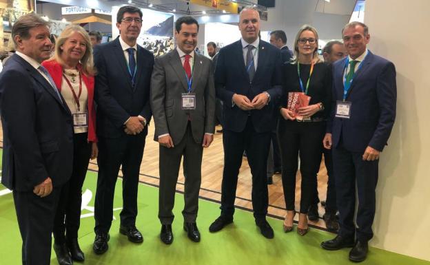Marbella despliega su oferta de golf y gastronomía en la WTM para mantener el liderazgo en el mercado británico