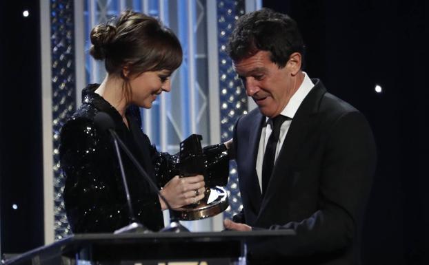 Antonio Banderas gana el premio al mejor actor en los Hollywood Film Awards