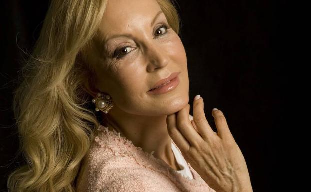 Carmen Lomana: «Los políticos no son un problema, sino el problema»