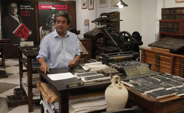 El poeta José Antonio Mesa Toré seguirá al frente del Centro del 27