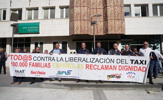 Los taxistas exigen un plazo de precontratación mínima de 15 minutos para las VTC
