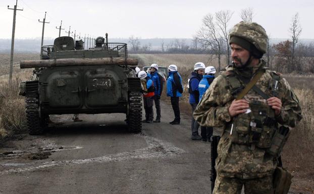 Ucrania y Rusia aceleran la retirada de las fuerzas rebeldes de Donbass