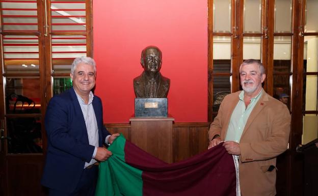 Un busto inmortaliza a Chiquito de la Calzada en el restaurante El Chinitas