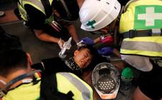 Otra jornada de furia desborda Hong Kong y paraliza el transporte