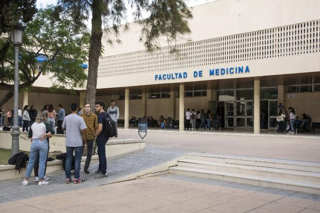 Medicina adapta la forma de enseñar a las exigencias de los nuevos tiempos