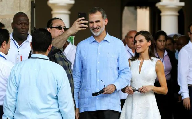 Los Reyes estrechan relaciones con Cuba