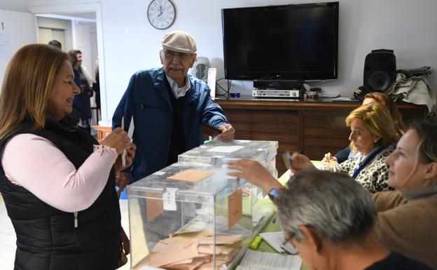 El PSOE consiguió sus mejores resultados en los barrios; el PP, en la Milla de Oro y Vox, en Las Albarizas