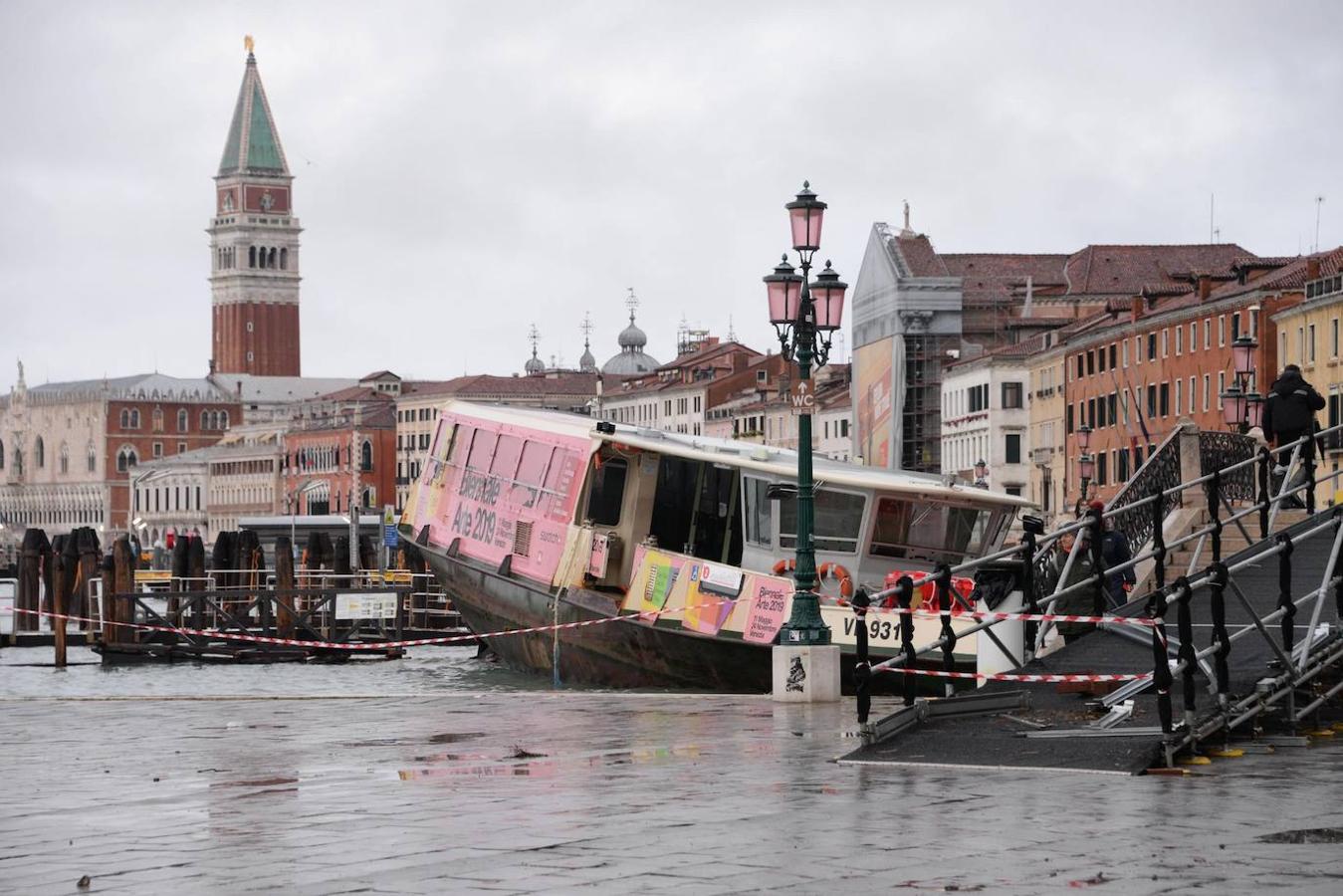 Las impresionantes imágenes de un 'aqua alta' histórico en Venecia