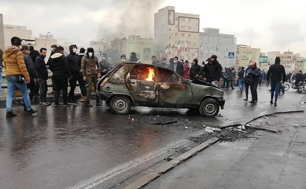 La subida de la gasolina incendia las calles de Irán