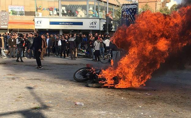 Irán corta el acceso a internet tras las protestas por la subida del precio de la gasolina