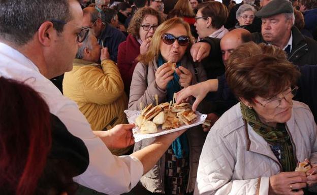 Una treintena de chefs andaluces promocionan los productos cárnicos de Benaoján