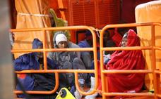 Llegan a Melilla unos 80 inmigrantes rescatados por Salvamento en las Chafarinas