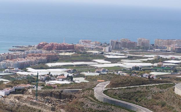 Torrox refuerza la vigilancia en el campo con la instalación de cámaras de seguridad en los principales accesos a las fincas
