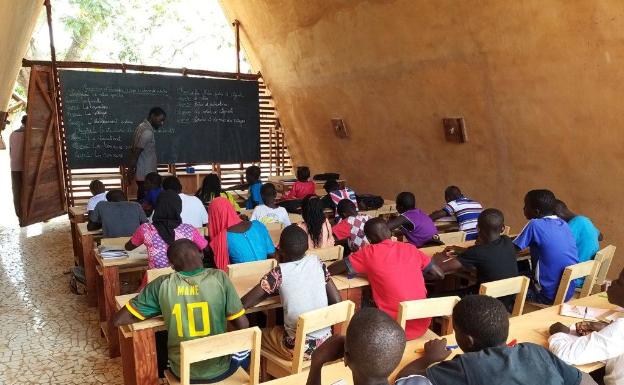 Una escuela en Senegal con acento malagueño