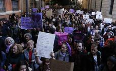 Más de 4.000 personas dan «voz a las asesinadas» en la marcha del 25N