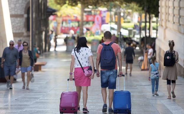 El Ayuntamiento descarta un plan de inspección para que todos los pisos turísticos paguen la tasa de basura