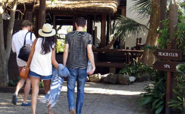 Incertidumbre en Marbella tras la pérdida del vuelo directo a Nueva York