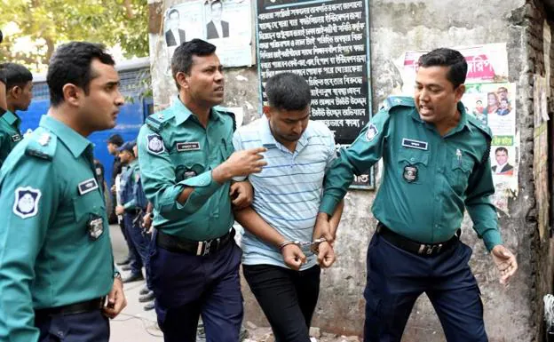 Pena de muerte para siete terroristas por el ataque que dejó 22 muertos en Bangladesh en 2016