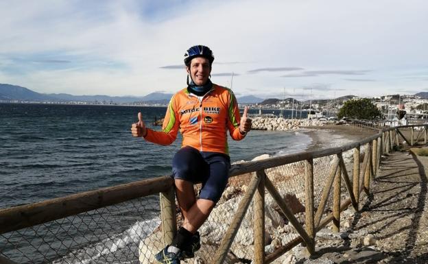 Una vuelta a pedales por Europa, pasando por Málaga, intercambiando libros por hospitalidad