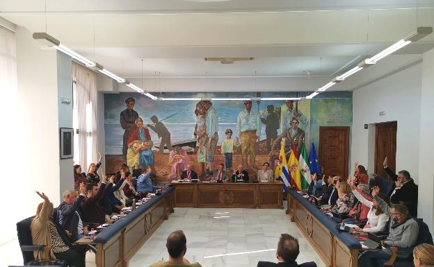 El pleno aprueba por unanimidad elevar al Ministerio el estudio para acabar con las pérdidas de arena en las playas