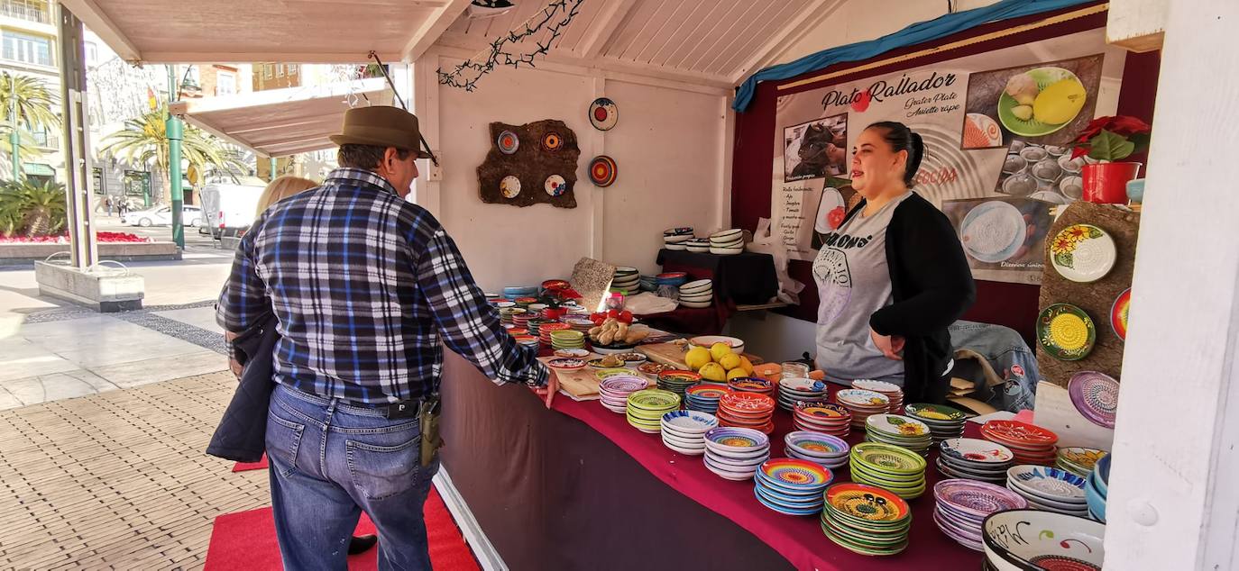 Mercadillo navideño en la plaza de la Marina