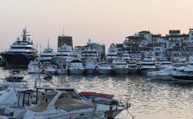 El Ayuntamiento licita una por 350.000 euros una campaña de promoción por el 50º aniversario de Banús