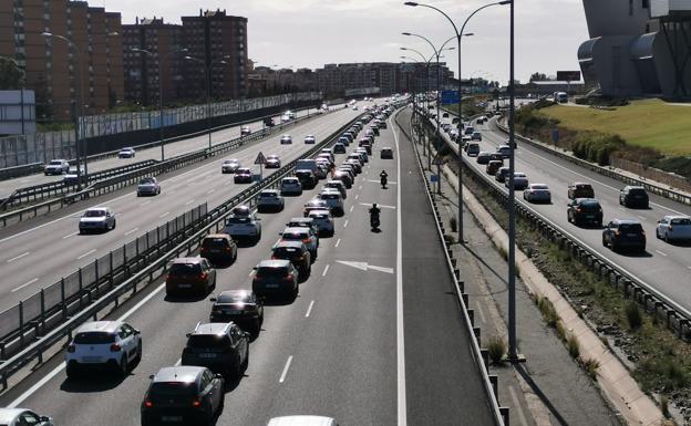 La autovía de Guadalmar se reabre horas más tarde de lo previsto por un retraso en la demolición de un puente