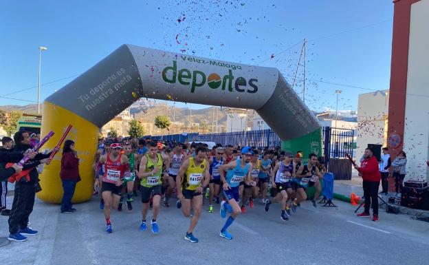 Díaz Carretero y Ballesteros se imponen en la VI Media Maratón de Vélez-Málaga
