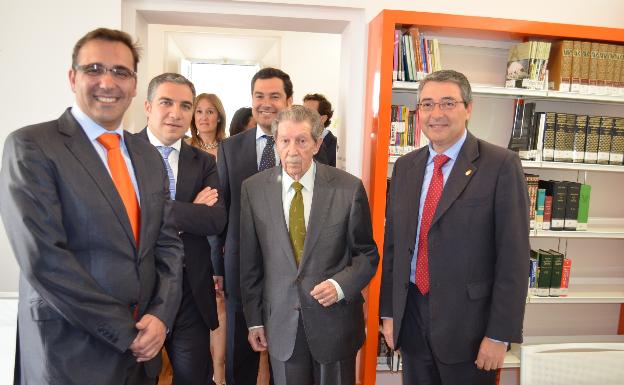 Rincón de la Victoria rinde homenaje a Manuel Alcántara con un encuentro sobre su obra y la situación del columnismo español