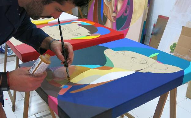 El grafitero 'Belin' expondrá en el Palacio de Congresos de Estepona tras pintar su mural
