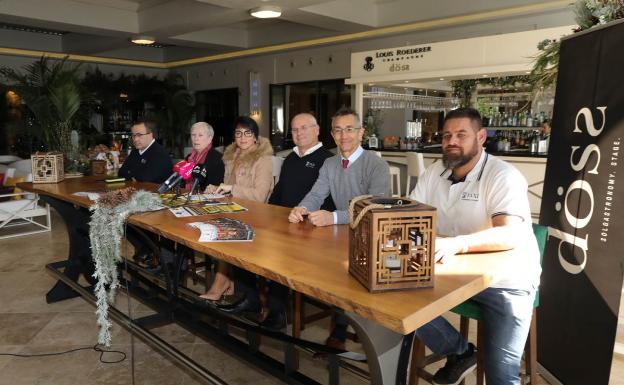 Unos 200 mayores disfrutarán del alumbrado navideño gracias a taxistas y voluntarios